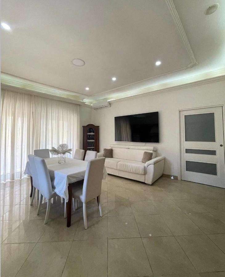 House Mari Apartment เนเปิลส์ ภายนอก รูปภาพ