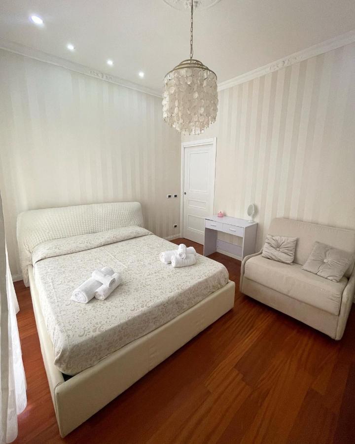 House Mari Apartment เนเปิลส์ ภายนอก รูปภาพ