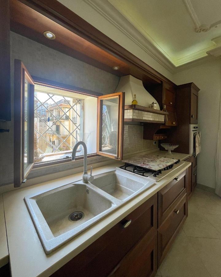 House Mari Apartment เนเปิลส์ ภายนอก รูปภาพ